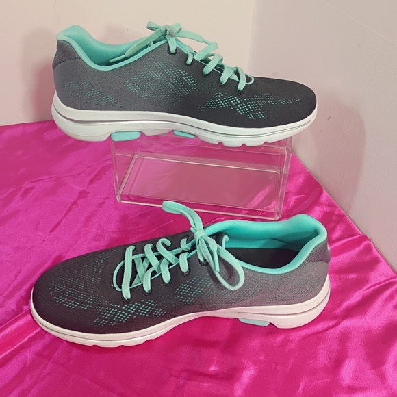 Skechers Women's SZ 10 GO Walk 5 Alive 15929 Walking Sneaker Green Black. - Picture 2 of 8